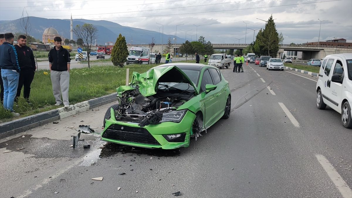 Kütahya’da Trafik Kazası: 2 Yaralı