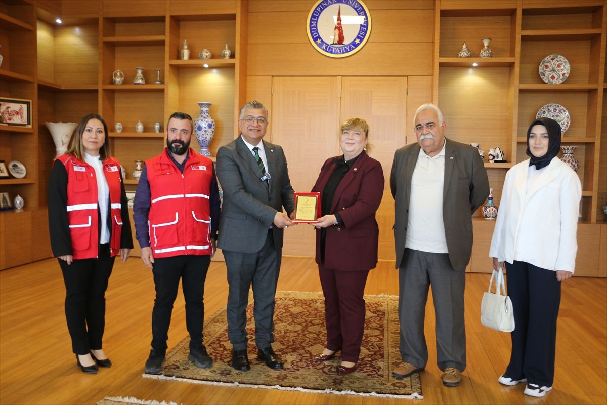 Kütahya DPÜ’ye Kızılay’dan Teşekkür Plaketi