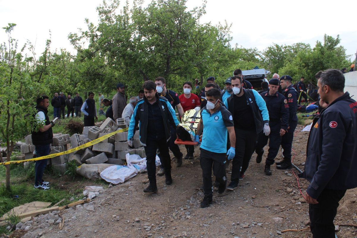 Kuyuya inen 4 kişiden 3’ü hayatını kaybetti