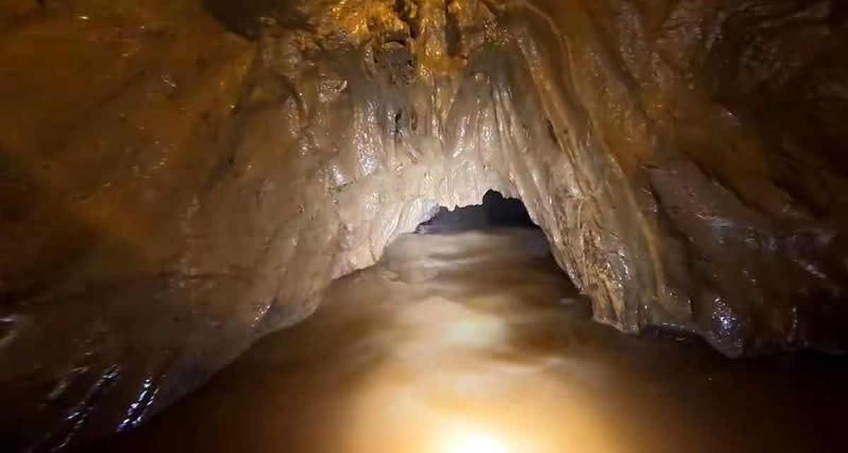 Laos’ta Define Avcıları Mağarada Mahsur