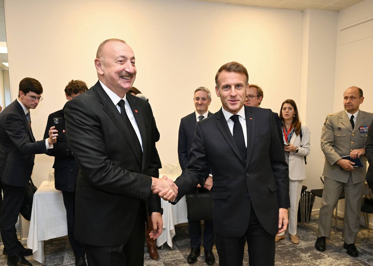 Macron ve Aliyev’den Telefon Görüşmesi
