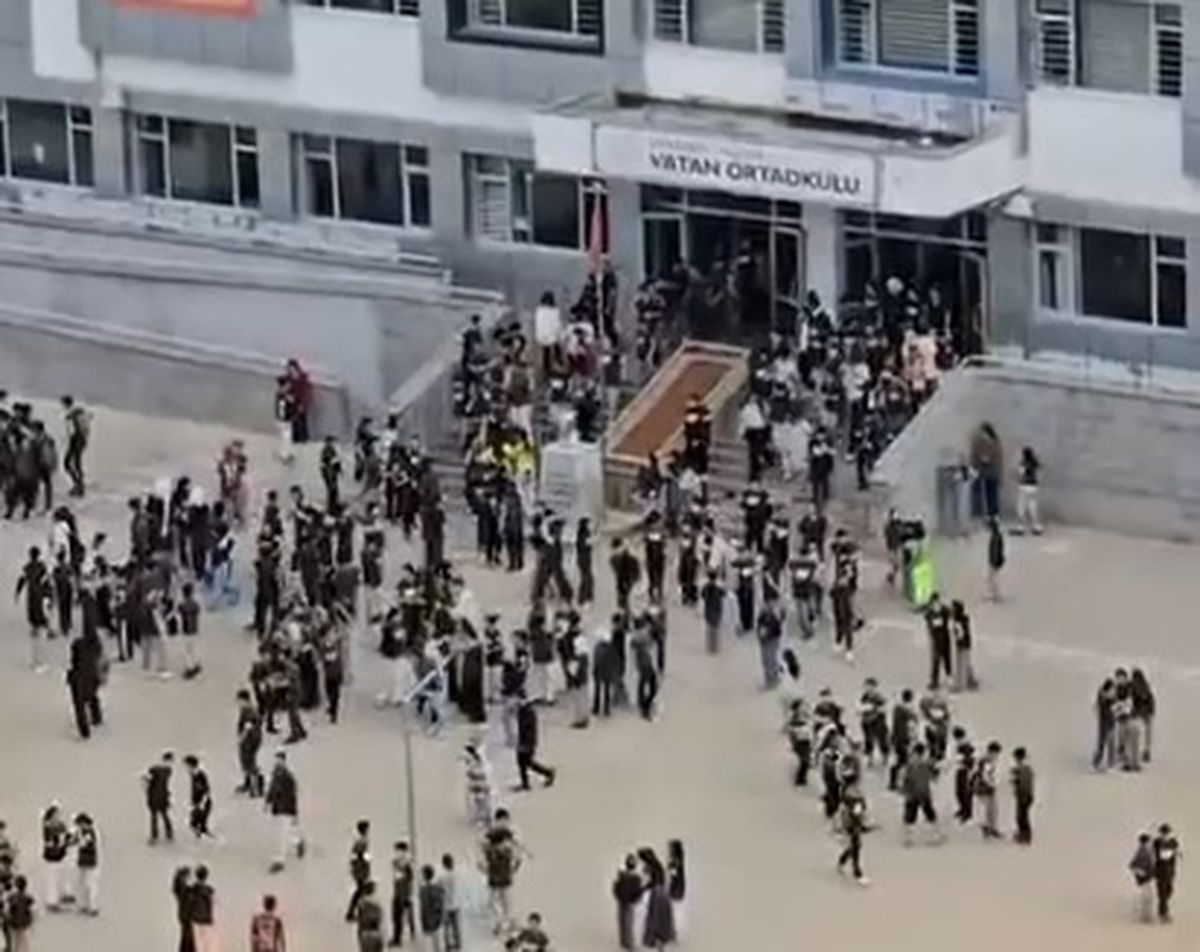 Depremin Panik Anları Kamerada