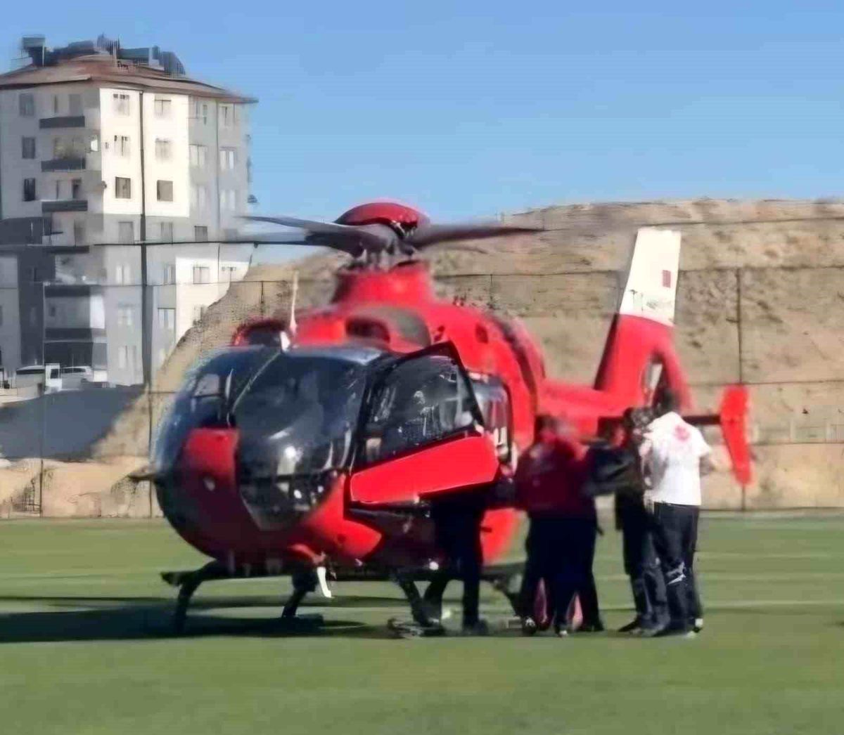 Darende’de Göğüs Ağrısı Olan Hasta Hava Ambulansıyla Sevk Edildi