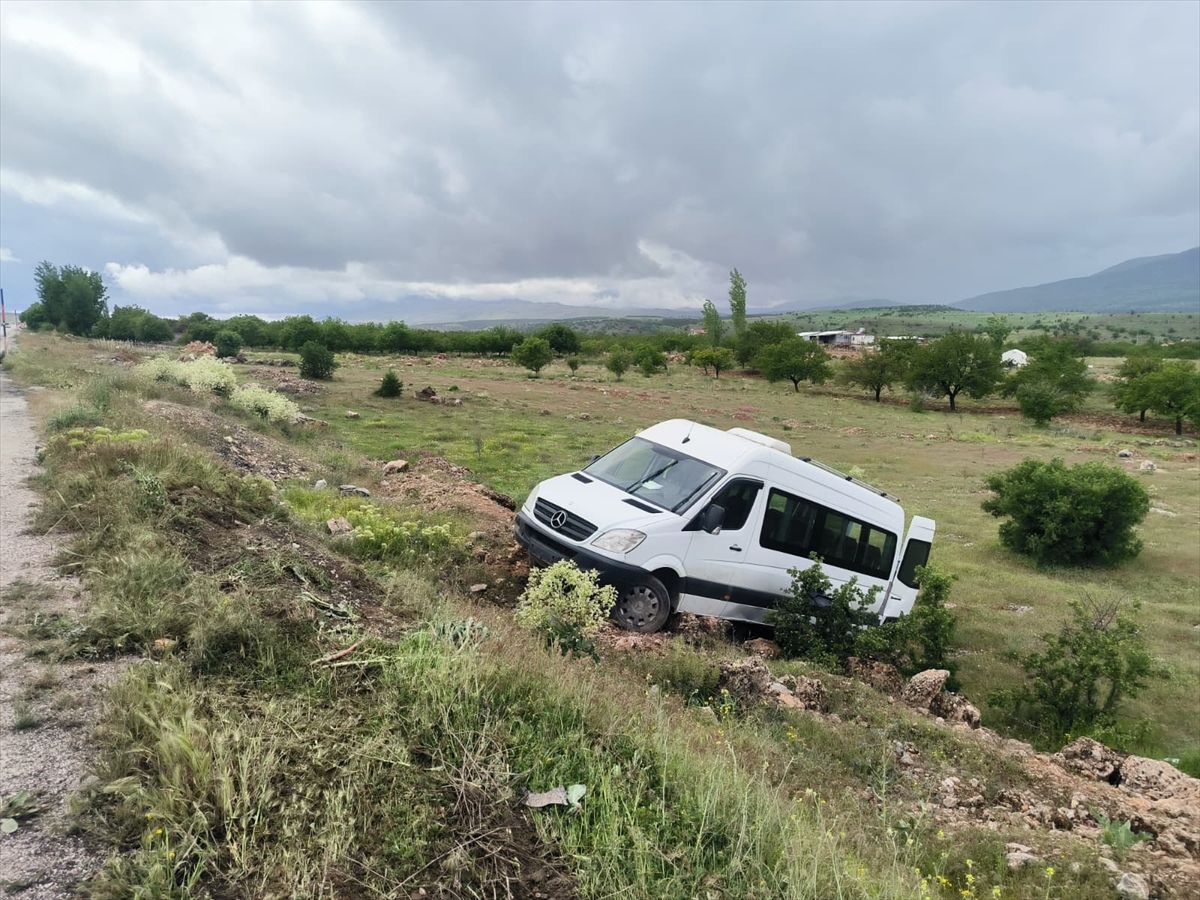 Malatya’da minibüs kazası: 2 yaralı
