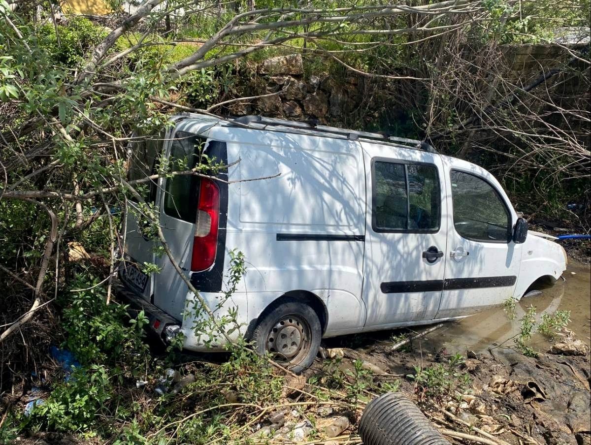 Doğanşehir’de hafif ticari araç yoldan çıktı: 2 yaralı