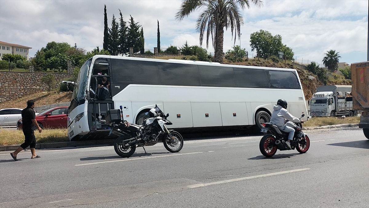 Manavgat’ta Otobüs Kaza Yaptı