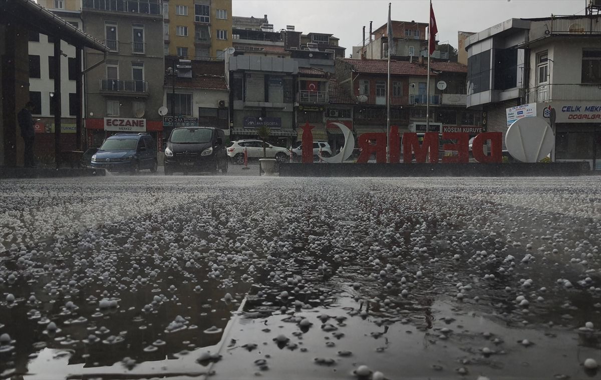 Manisa’da Fırtına ve Sağanak Zararları