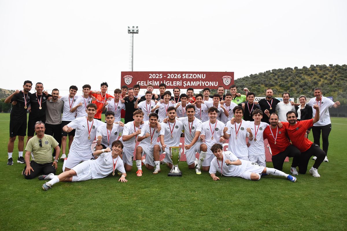 Manisa FK U19 Şampiyonluğu Kutladı