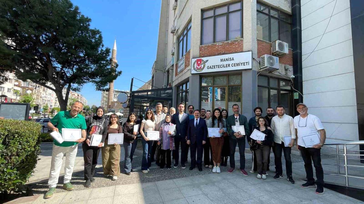 Manisa Medya Akademisi’nden Dron Eğitimi Alan Gazetecilere Sertifika