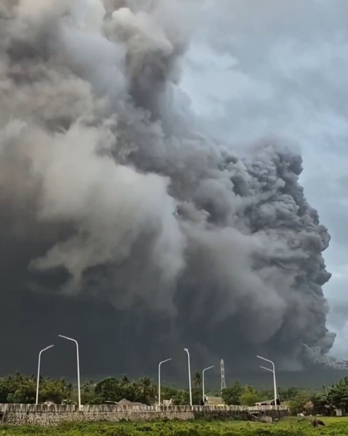 Filipinler’deki Mayon Yanardağı’nda Patlama Meydana Geldi
