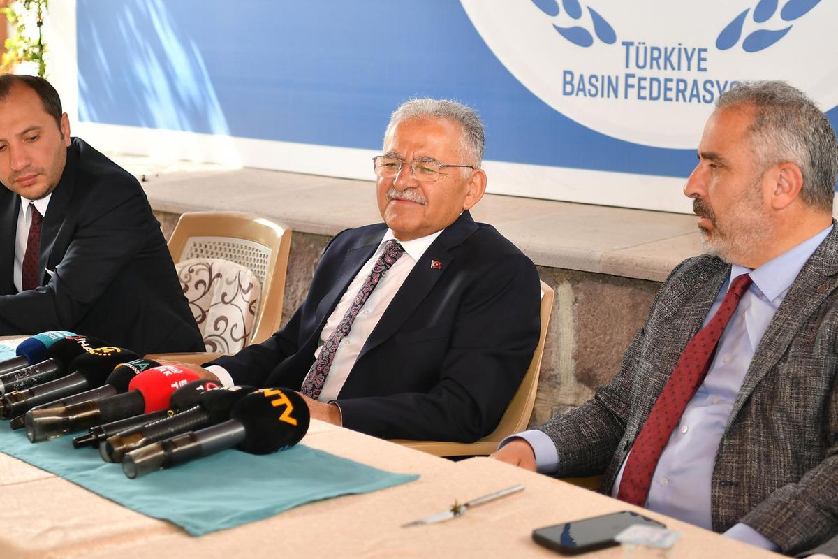 Memduh Büyükkılıç’tan “özel hayat” çıkışı: Belediye başkanı ‘benim özelim’ diyemez