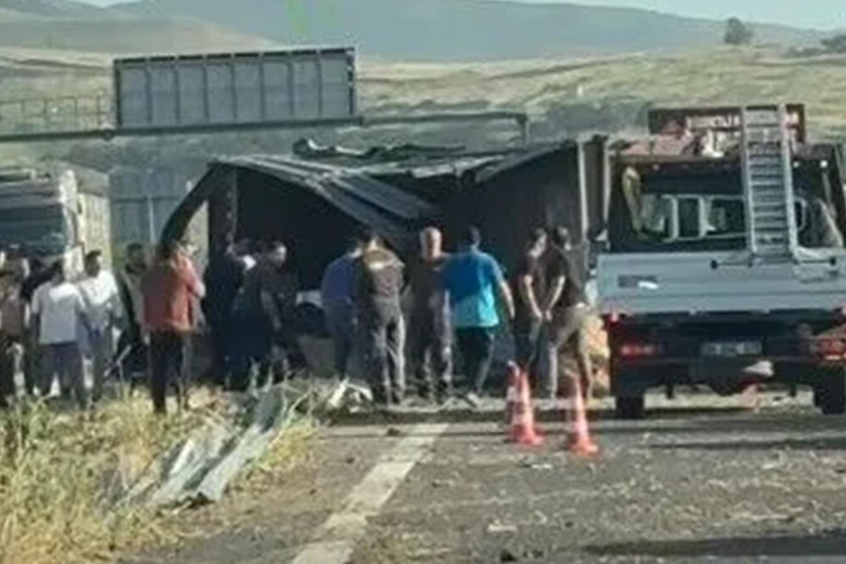 Menemen’de TIR Kazası: 2 Ölü