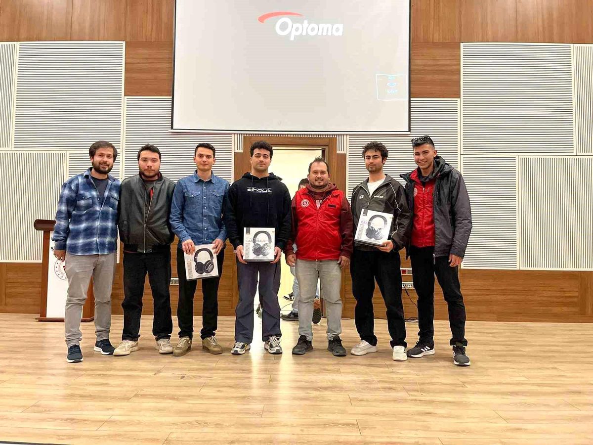 Menteşe Gençleri Bilgi Yarışmasında Birinci!