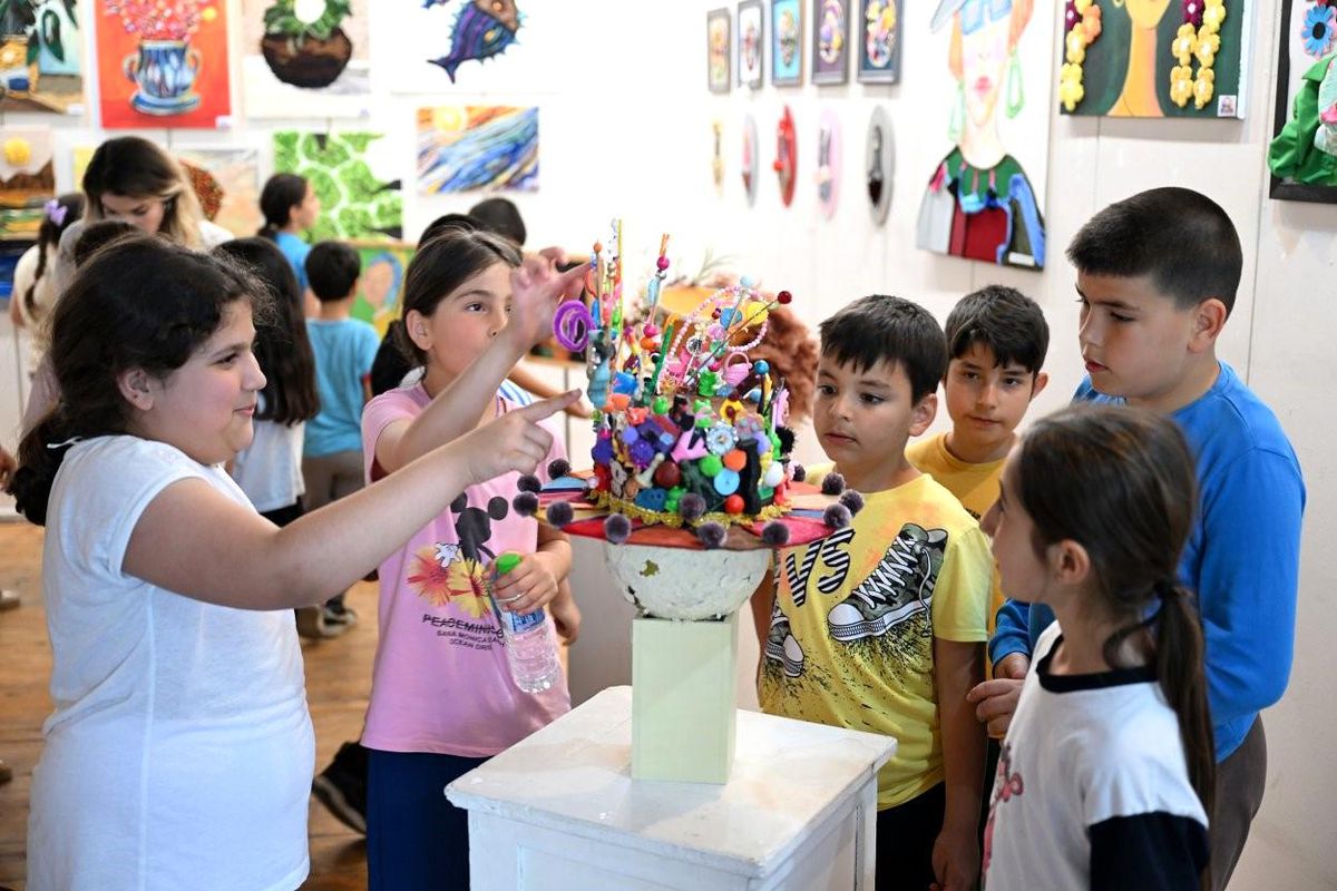 Mersin’de çocuk kampüslerinden çıkan eserler sergide buluştu