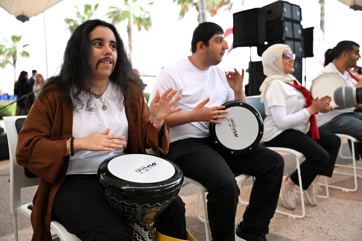 Mersin’de engeller sanat ve müzikle aşıldı