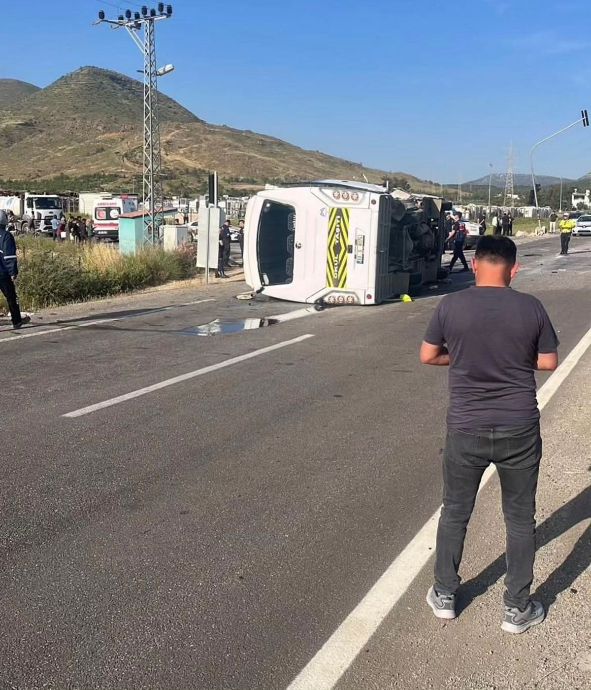 Silifke’de Öğrenci Servisi Devrildi: 17 Yaralı