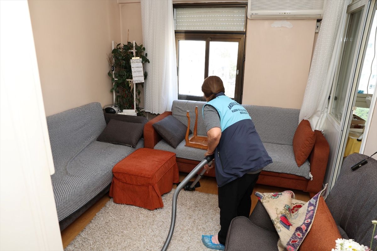 Akdeniz Belediyesi’nden şehit ailelerine bayram temizliği
