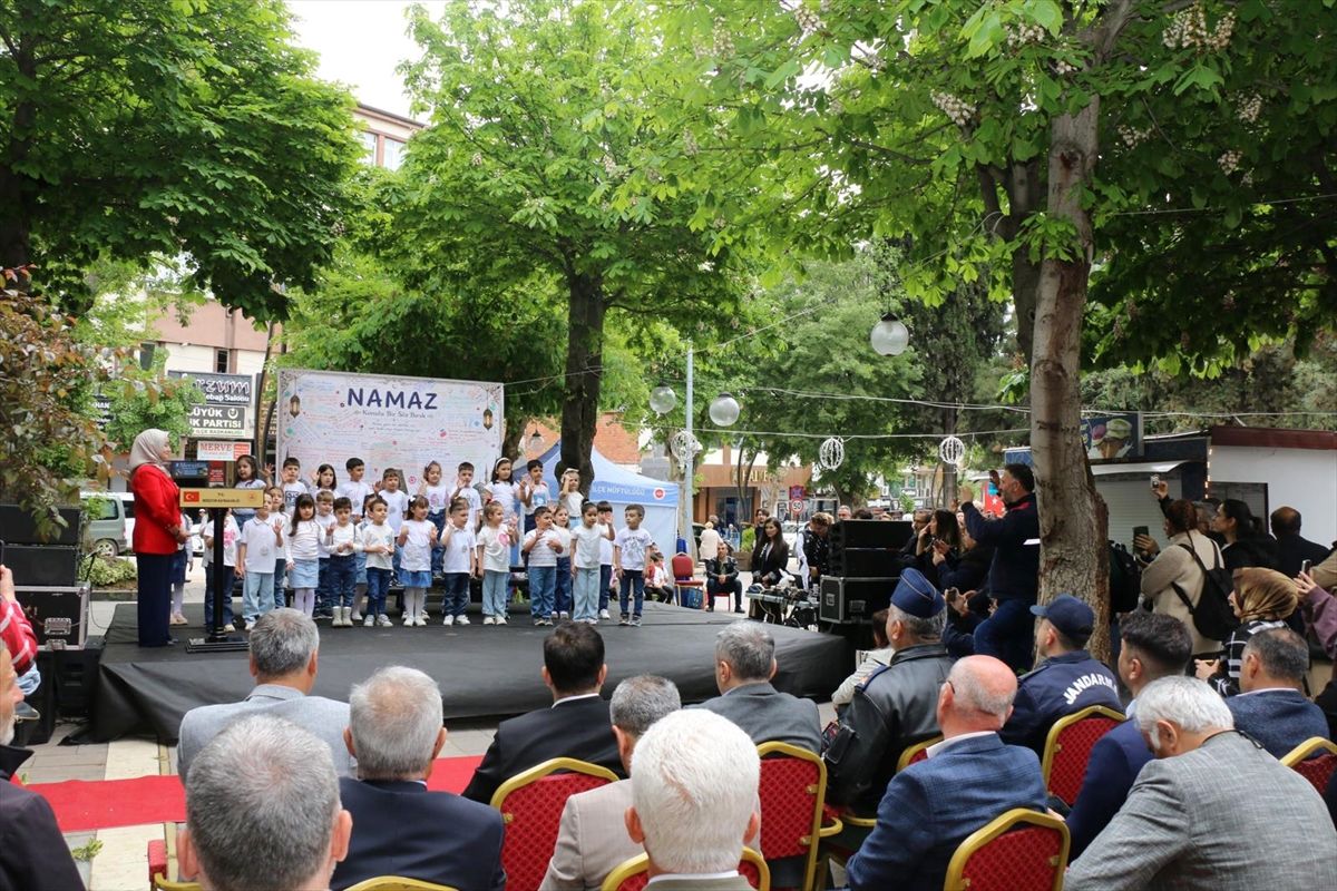 Öğrencilerden ‘Vakti Kuşanmak’ Sergisi