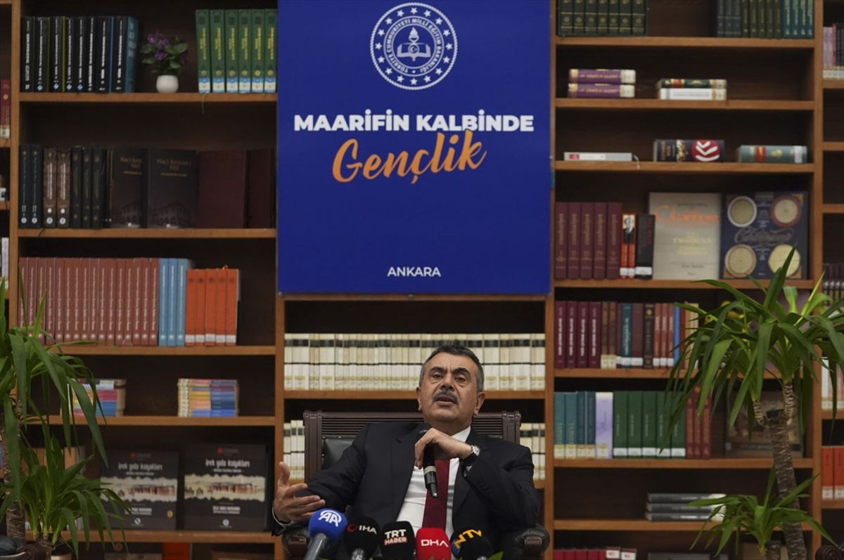 Bakan Tekin: Sınav Soruları Kitaplarımızdan Olacak