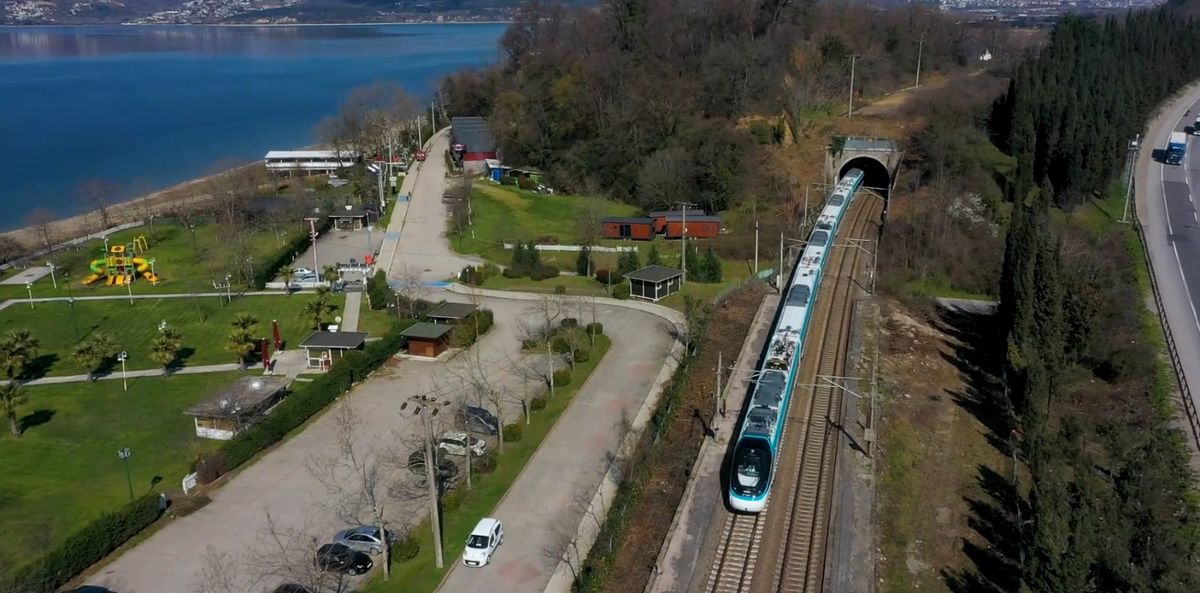 Türkiye’nin İlk Hızlı Treni 240 Km Hıza Ulaştı