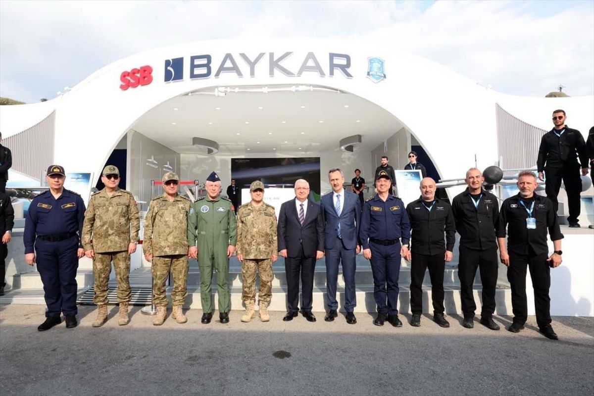 Bakan Güler, EFES-2026 Tatbikatı’nda Savunma Sergisini Ziyaret Etti