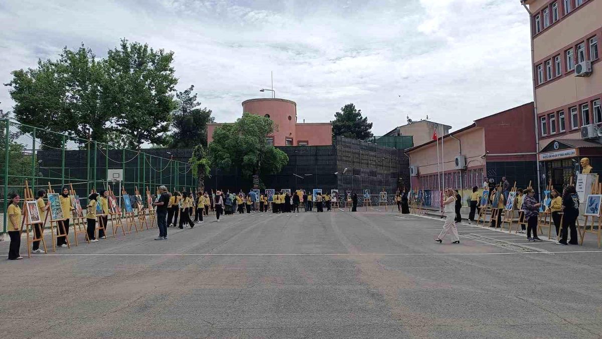 Diyarbakır’da Yıl Sonu Sanat Sergisi