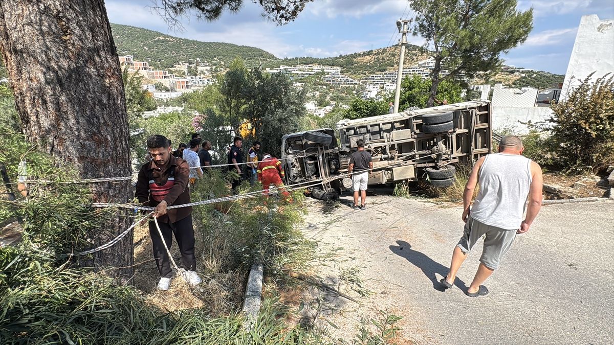 Bodrum’da Kamyon Devrildi: 3 Yaralı