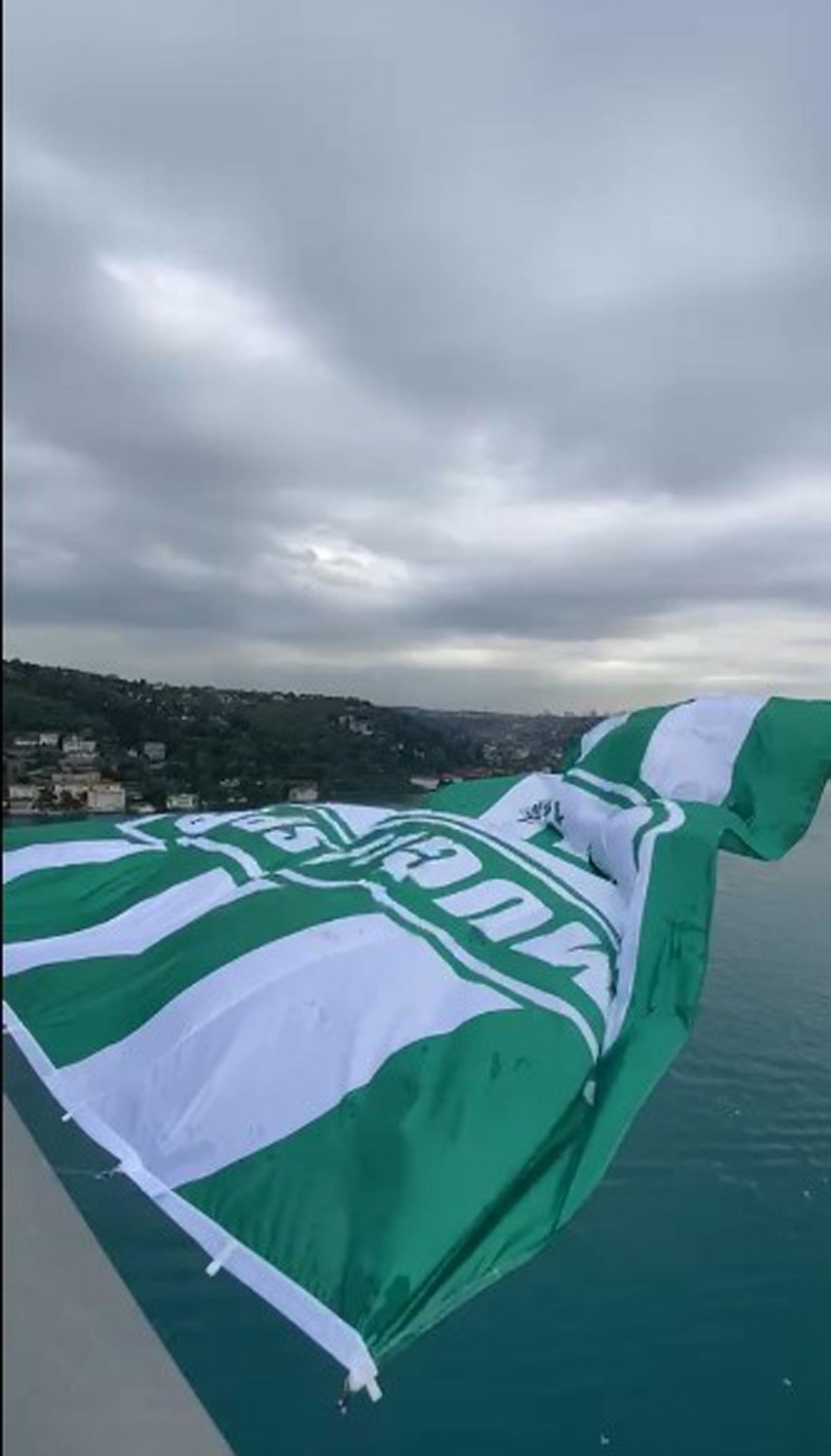 Muğlaspor’un Şampiyonluk Bayrağı 15 Temmuz Şehitler Köprüsü’nde Dalgalandı