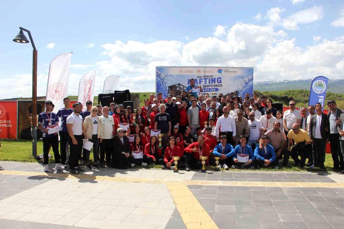 Murat Nehri’nde kano heyecanı sona erdi: 400 sporcu kıyasıya yarıştı