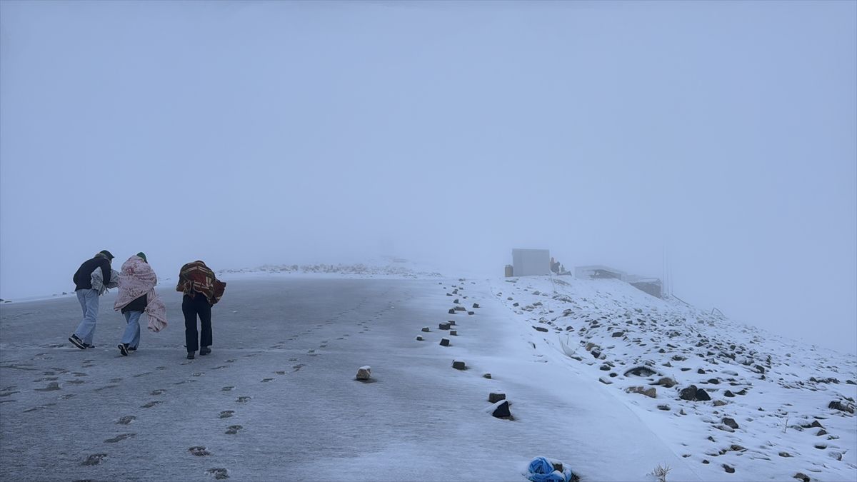 Nemrut Dağı’na Kar Engeli