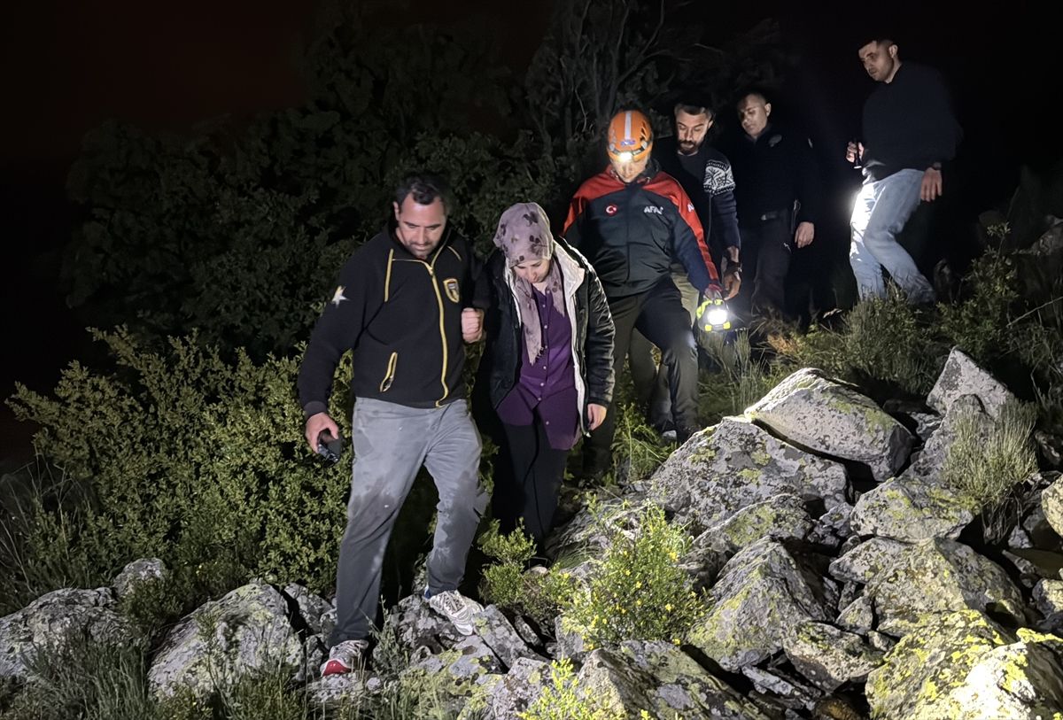 Nevşehir’de kayalıkta mahsur kalan kadın kurtarıldı