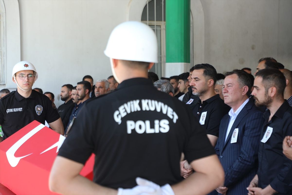 Nizip’te Polis Memuru Cahit Kalkan Son Yolculuğuna Uğurlandı