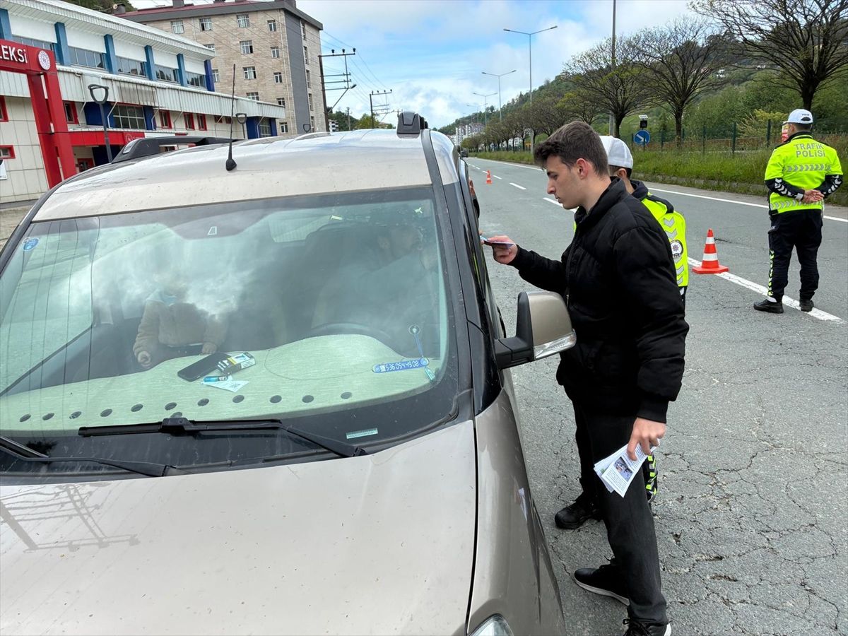 Of’ta lise öğrencileri trafik uygulamasına katıldı