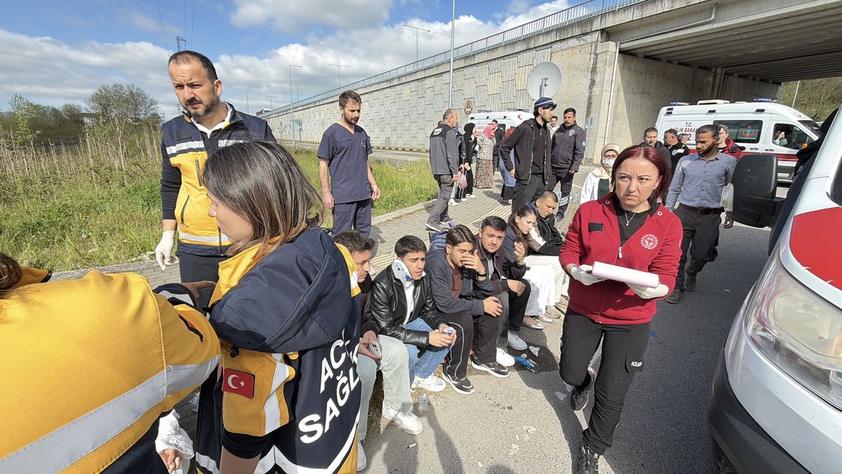 Bartın’da Otobüs Devrildi: 44 Öğrenci Yaralı