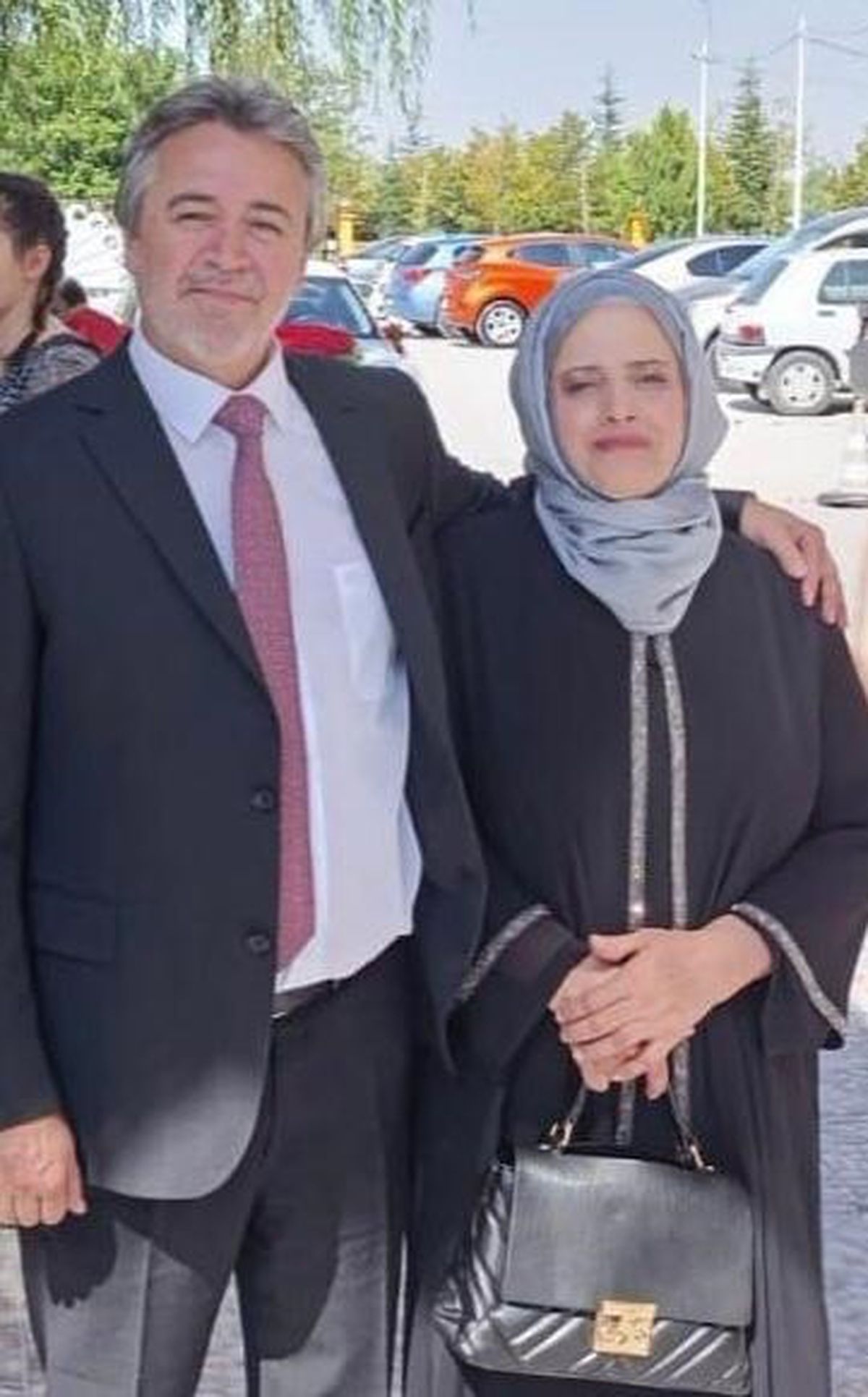 Oğulları tarafından öldürülen veteriner çift, toprağa verildi