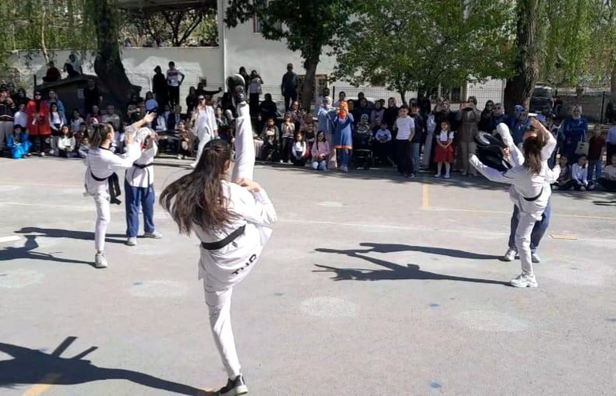 Kayseri’de Tekvando Gösterisi ile Spor Sevgisi Aşılanıyor