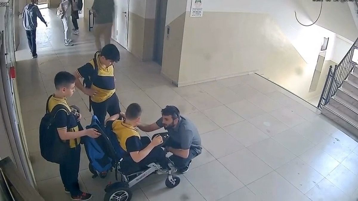 Bedensel Engelli Öğrenciye Destek