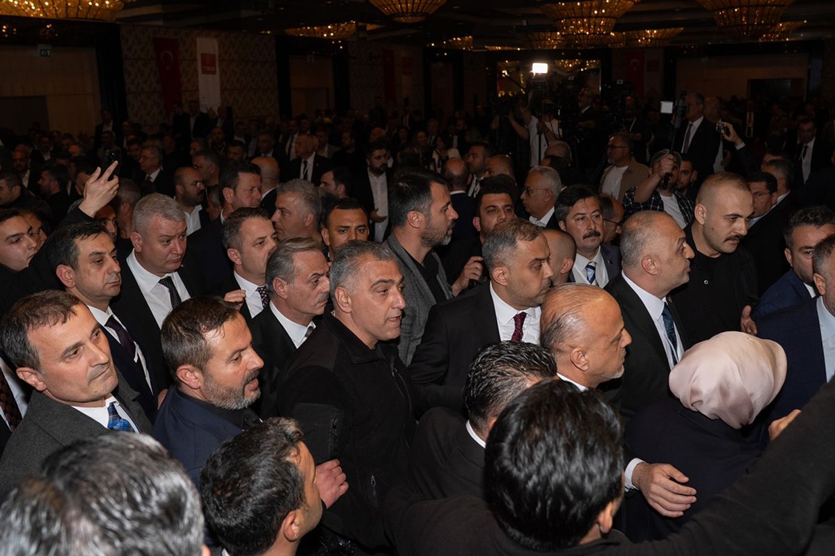 Olaylı Türkiye Belediyeler Birliği seçiminde oy kullanımı başladı