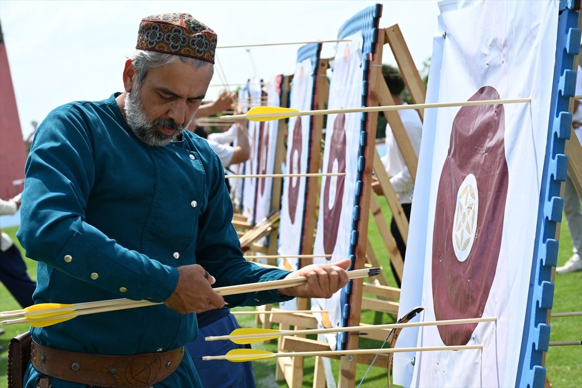 Kadirli’de Geleneksel Okçuluk Yarışması