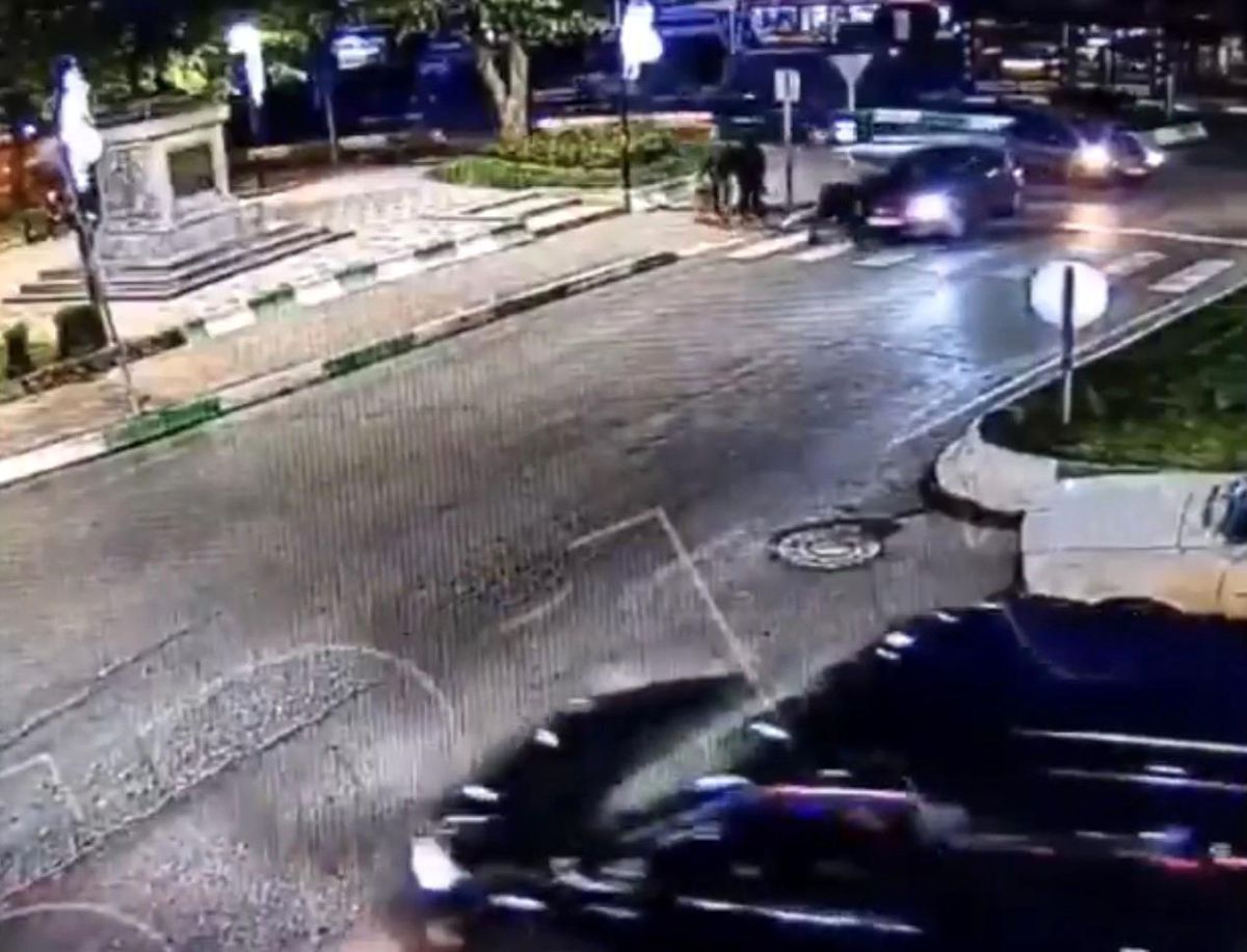 Otomobilin yayaya çarpma anı güvenlik kamerasında: 1 ölü