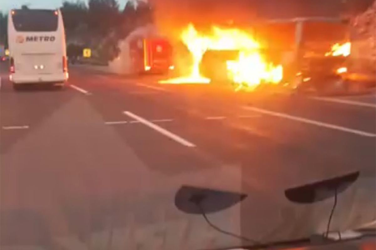 Tarsus’ta Yolcu Otobüsü Yangını