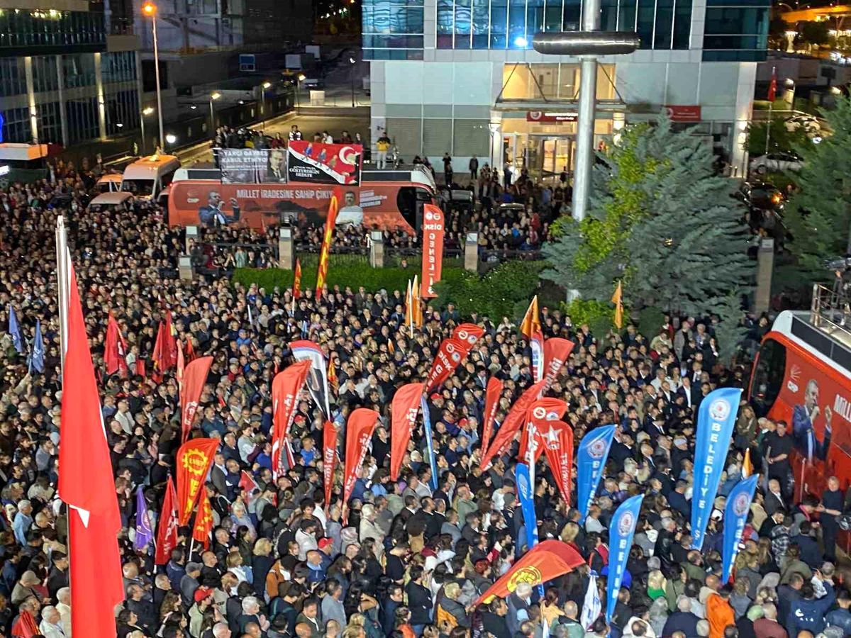 Özgür Özel: Sandık ve Kurultay İstiyoruz