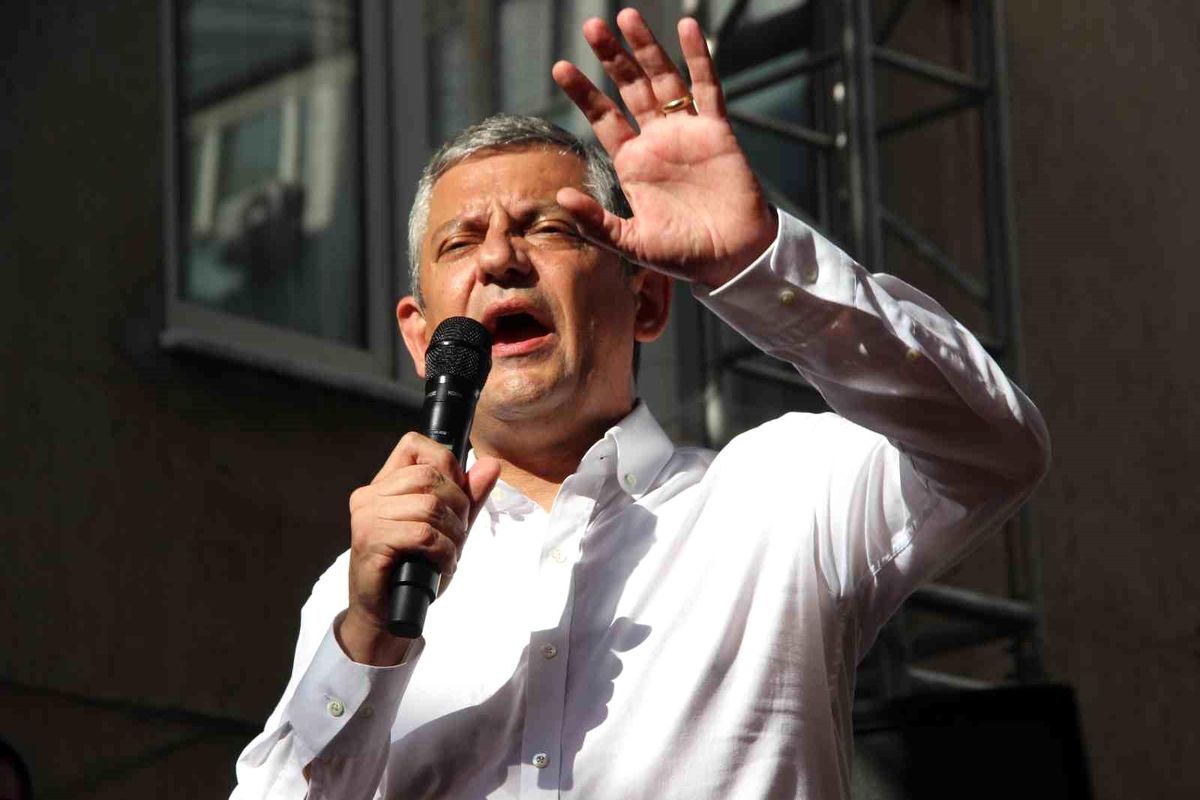 Özgür Özel: “Baş veririm partiyi kimseye teslim etmem”