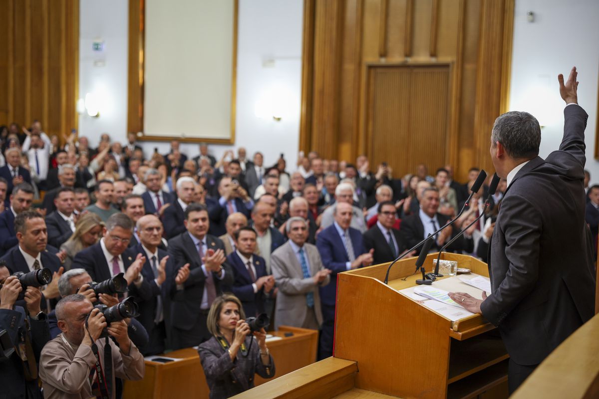 Özgür Özel: Tehdit ve Teslimiyet Yok