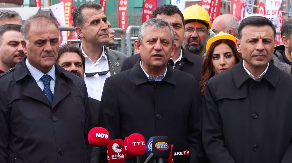 Kadıköy’de 1 Mayıs kutlamalarına katılan Özgür Özel: Seneye Taksim’deyiz