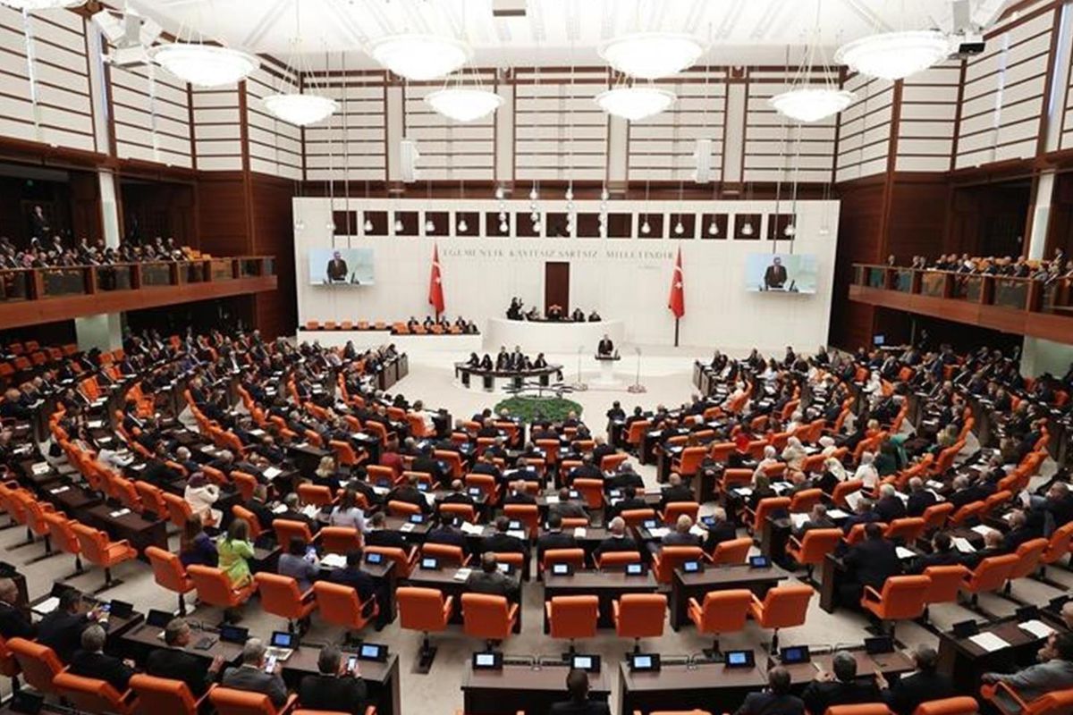 Özgür Özel ve Bayındır’ın Dokunulmazlık Dosyası Meclis’te