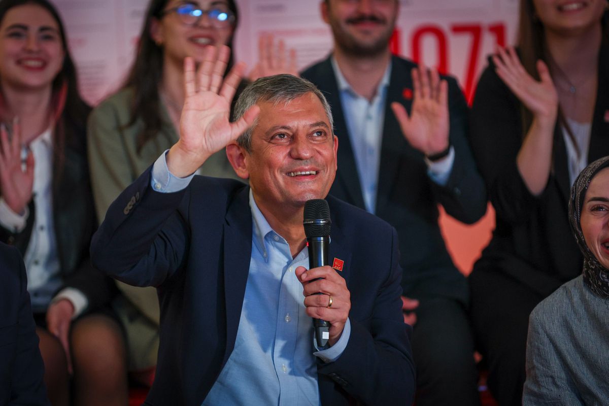 Özgür Özel’den Gençlik Vurgusu