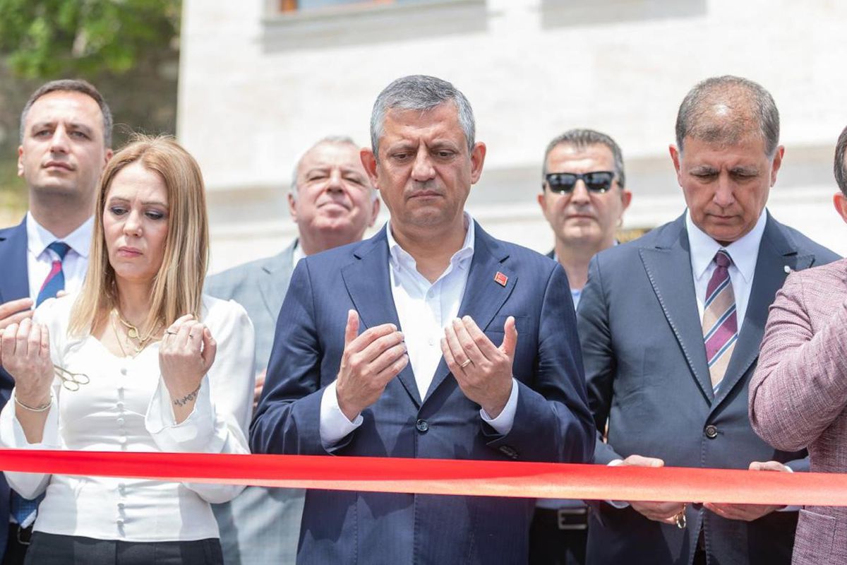 Özgür Özel’den İzmir’de üçlü açılış ve iktidara sert eleştiriler