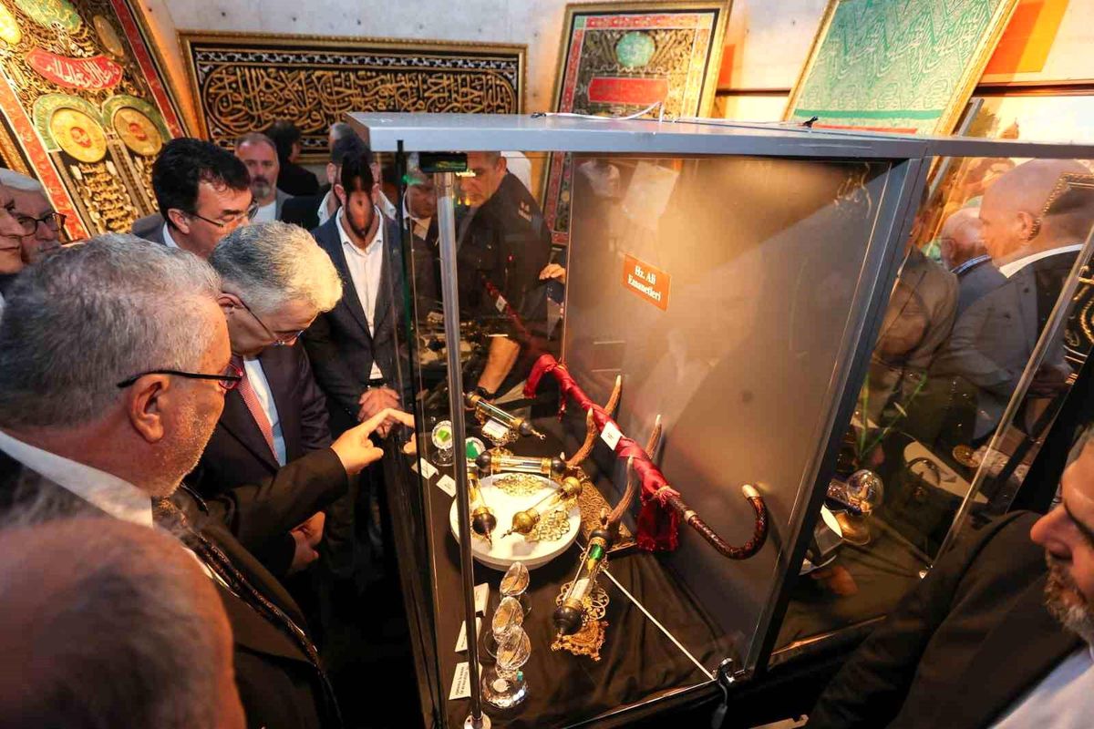 Mukaddes Emanetler Sergisi Bursa’da Açıldı