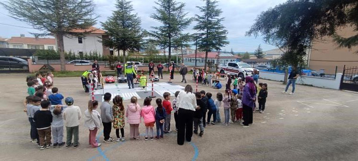 Miniklere Uygulamalı Trafik Eğitimi